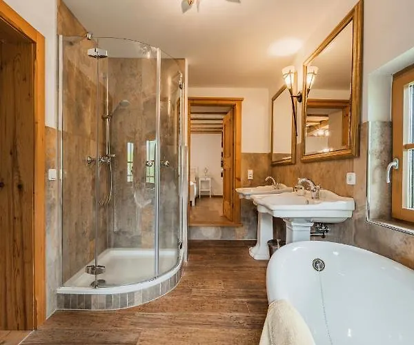 Ferienhaus Gut - Eisenlehen بيت للعطل *